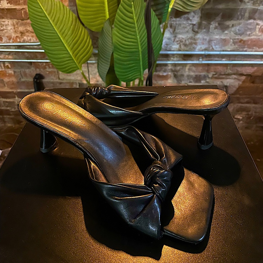 Black Nasty Gal Knotted Mules Size 8/39